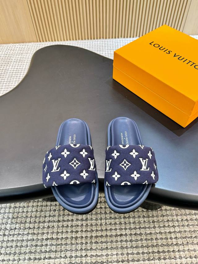 2025 Popular Embossed Logo Sandals This Style Of Pool Pillow Comfort Flat San