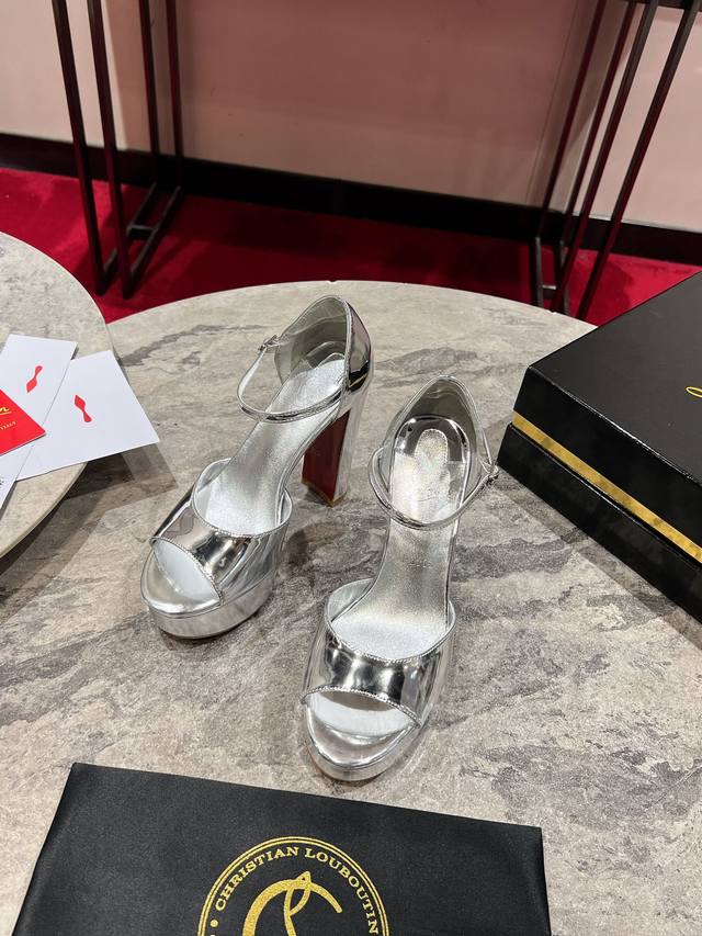 Large Water Platform Sandals W. Sandaloo Sandals Open Toe Elegantly Reveal The F