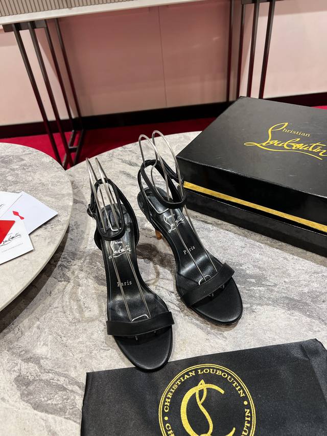 Mascot Sandal W. The Mascasandal Is Like A Jewel Filled With Creative Details. M