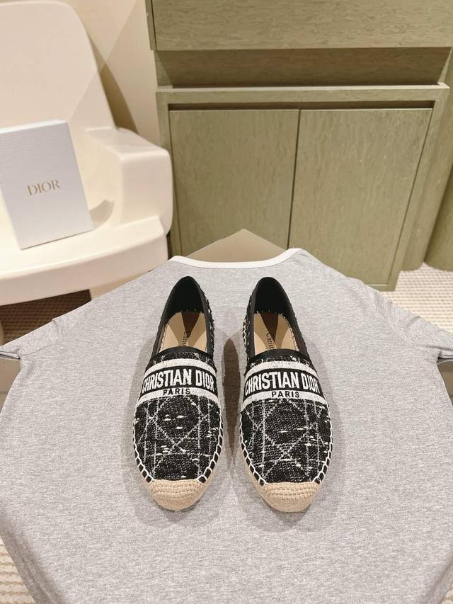 Dior's New Style Fisherman's Shoes For Early Spring Are Simple, Stylish, Durable