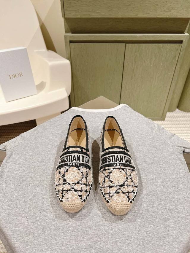 Dior's New Style Fisherman's Shoes For Early Spring Are Simple, Stylish, Durable