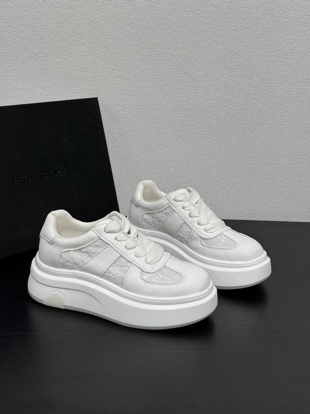 2025The New Thick-Soled White Shoes For Summer Are Stunningly Launched. Redef