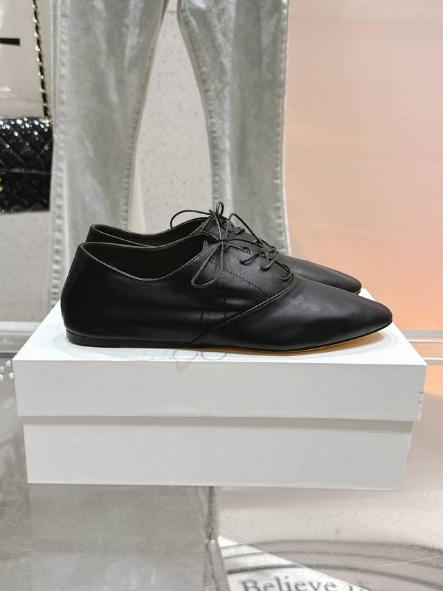 New Flat Shoes Simple To The Extreme, Comfortable And Soft, A Must-Have Item For