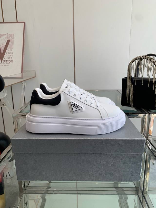 Prada New Casual White Shoes Couple Style Silky Cowhide Fabric Water-Dyed Sheeps