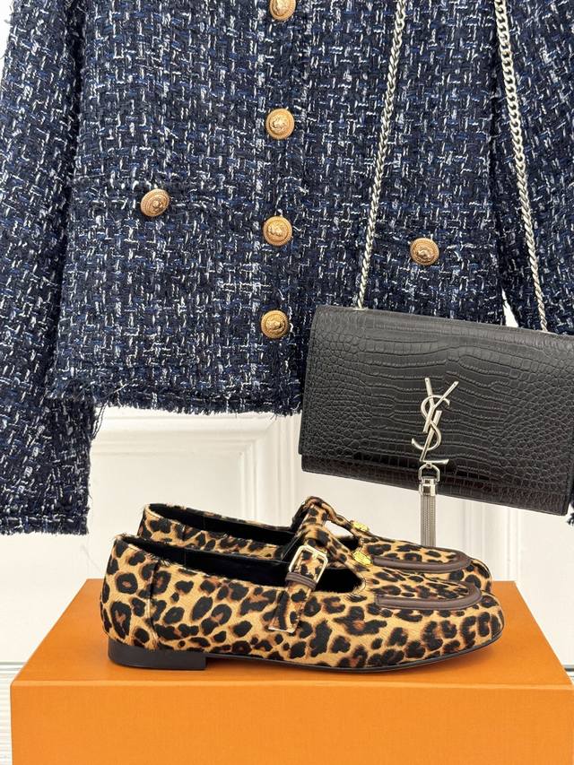 Donkey's Classic Mary Jane Shoes Are Very Fashionable And Versatile . They Can B