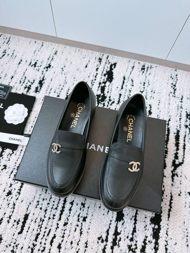 Top Loafers Stars And Internet Celebrities Catwalk Models, Century-Old Classics