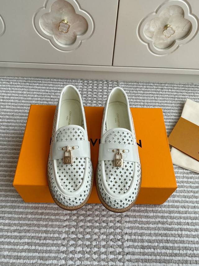 llouie Vuitton 25Ss Spring/Summer Lv Lock Punching Hollow Loafers High-End Pr