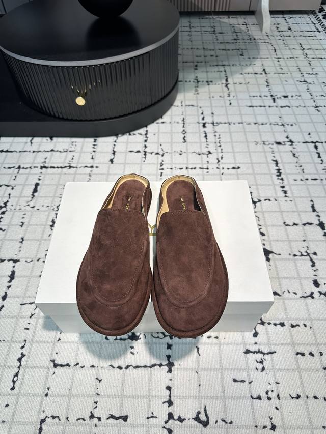 the Row_New Round-Toe Slippers. I Fell In Love With This Shoe At First Sight.