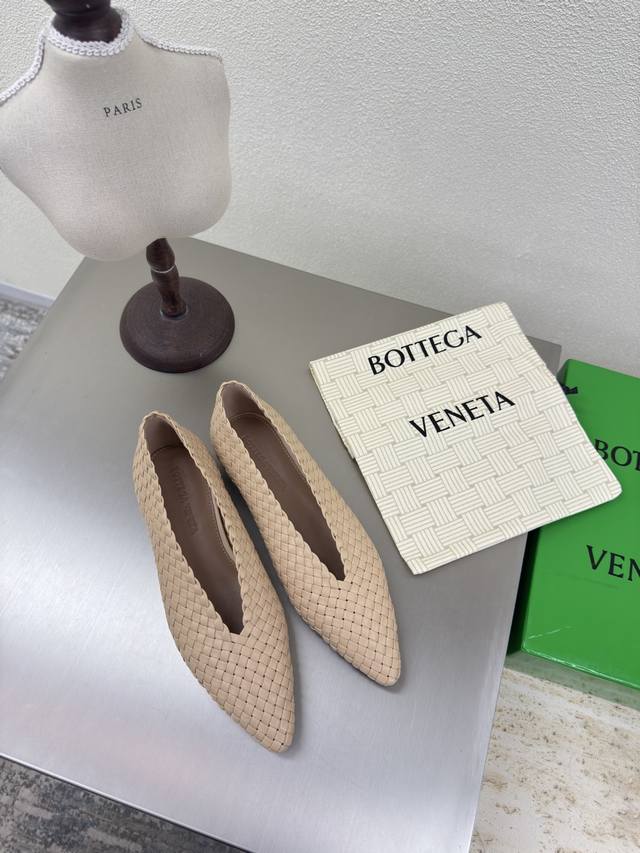 One-Piece Hand-Woven Seamless Bv Sofia Flat-Bottomed Hand-Woven One-Piece Series