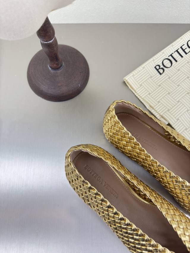 One-Piece Hand-Woven Seamless Bv Sofia Flat-Bottomed Hand-Woven One-Piece Series