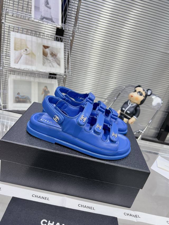 24Ss Classic Spring And Summer Beach Shoes Are All The Rage Online. The Lates