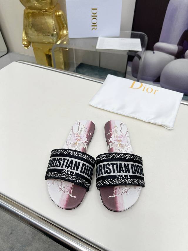cddior Women's Leather Slippers With Monogram Embroidery Christian Dior Has A