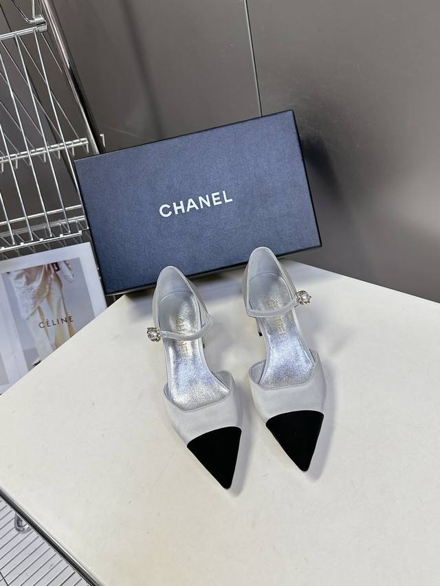Chanel's Latest Spring And Summer Thick-Heeled Fashion Shoes Many Internet Celeb