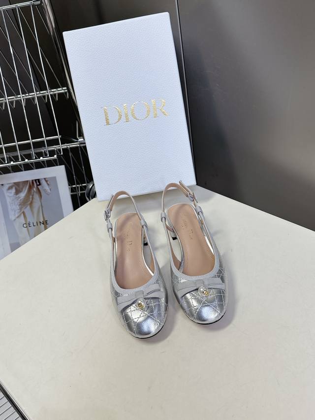 dior's New Spring And Summer Diamond-Patterned Hollow Dress Shoes Are Stylish