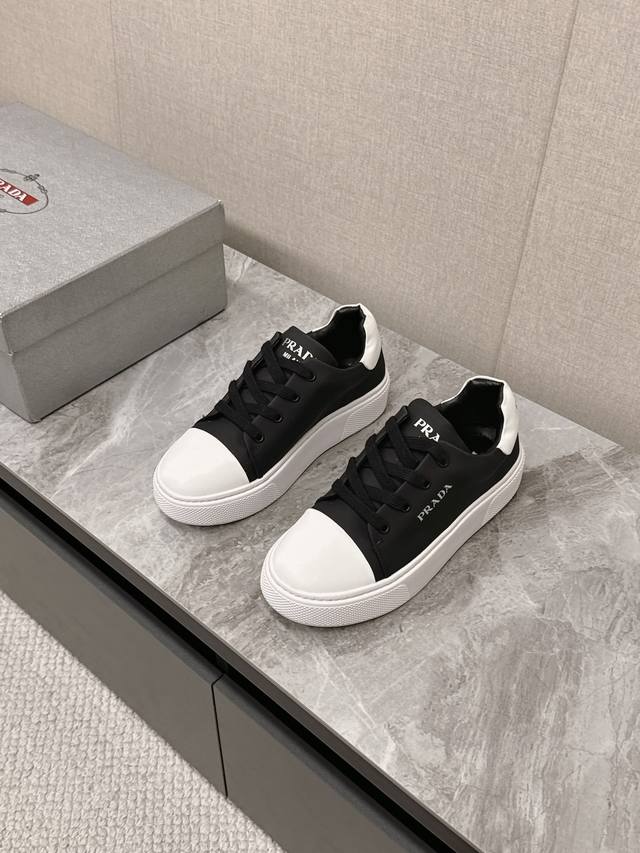 Rush Price: Prada Prada's Latest Spring And Summer Triangle Logo White Shoes Cas