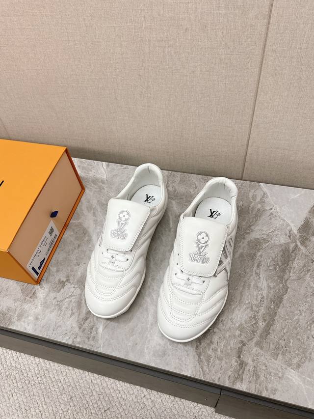 Instant Price: Lv Louis Vuitton's Latest Footprint Series Couple Football Sneake