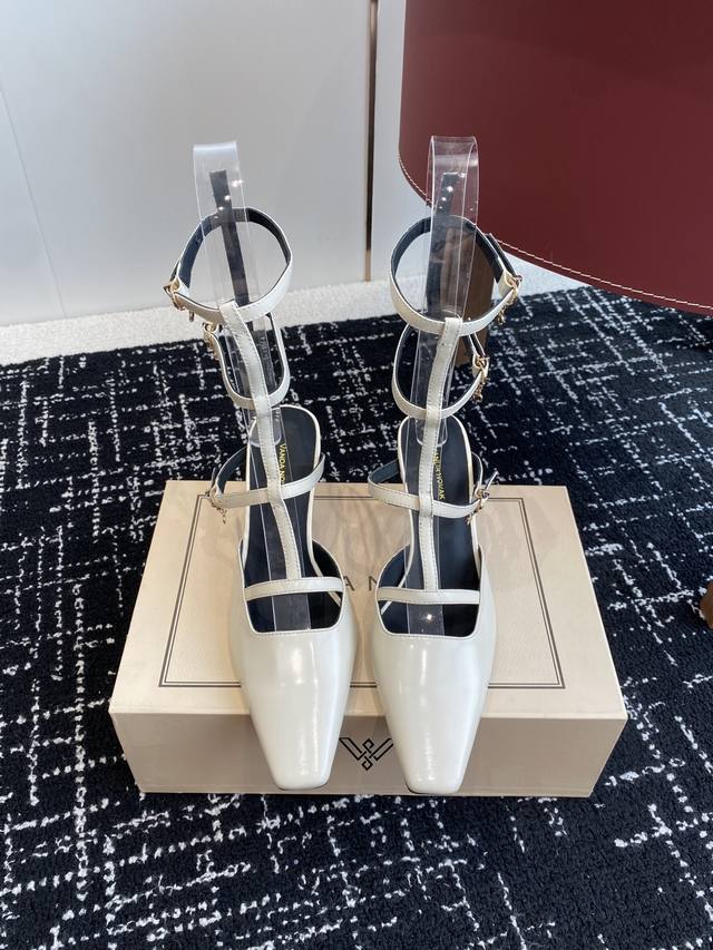Purchasing Agent Level Vanda Novak Is From An Italian Brand. It Took 3 Months To