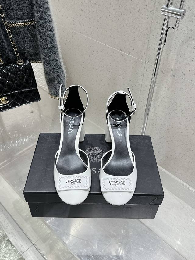 High Quality Factory Versace Early Spring Thick Heel Hollow Sandals Are The Best