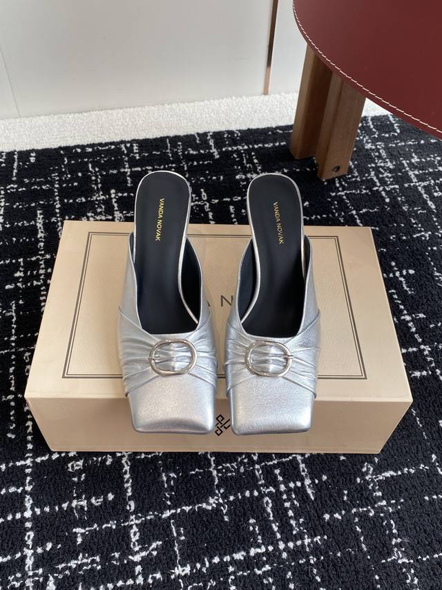 Purchasing Level Vanda Novak Is From The Italian Brand Square Toe Slippers Sanda