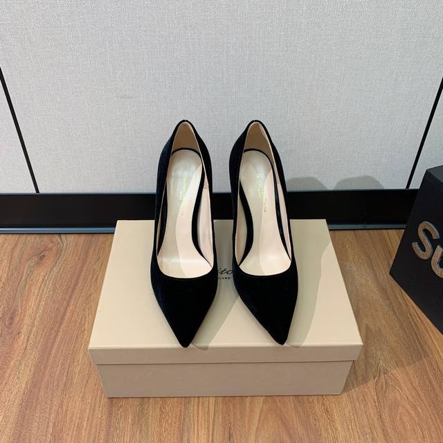 gianvit* Ross* Classic Single Shoes This Shoe Looks Feminine At First Glance.