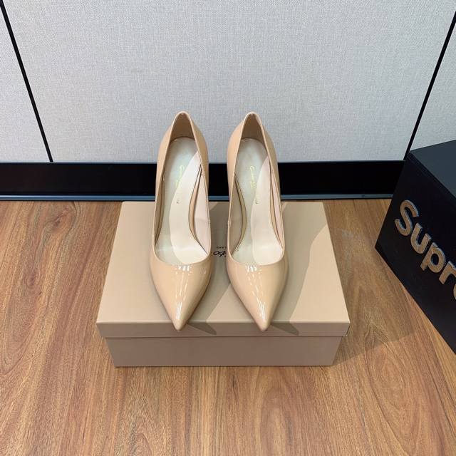 gianvit* Ross* Classic Single Shoes This Shoe Looks Feminine At First Glance.