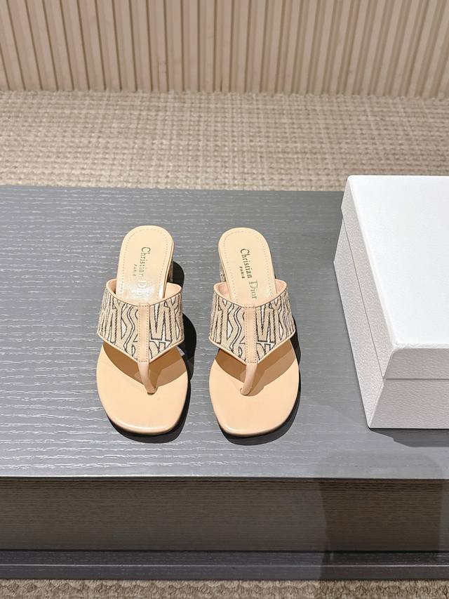 Flat Thick Heel Miss Dior 2025 Spring And Summer Catwalk New Adiorble Thick Heel