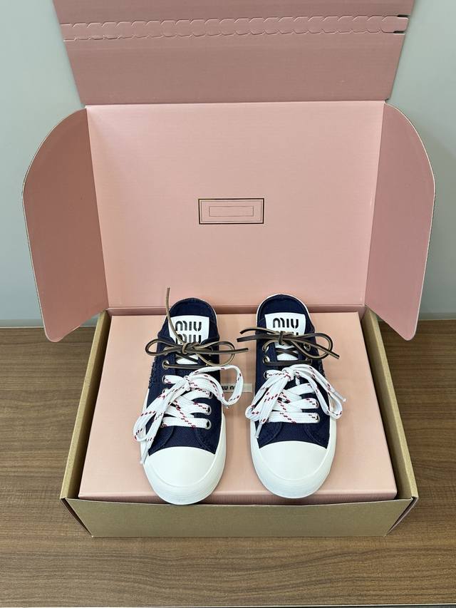Top Version Miumiu Miu Miu 2025 New Embroidered Canvas Shoes Slippers Top Origin