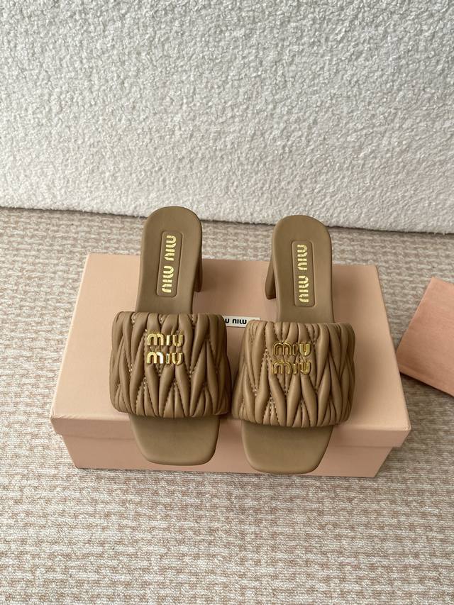 miu Miu 25Ss The Latest Summer Thick-Heeled Pleated Denim Slippers We've Prep