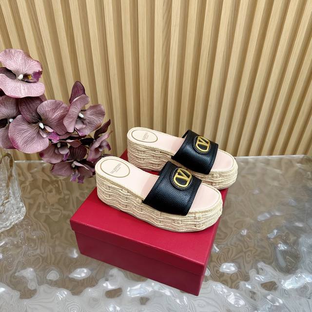 2025 Valentino's New Wedge-Heel Braiding Valentino's Exclusive New Valentino