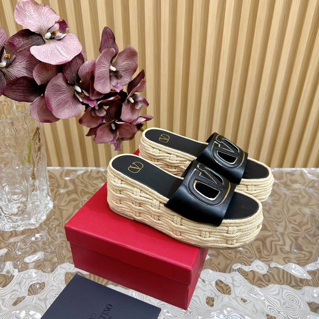 Valentino's New Wedge Heel Braiding Valentino's Exclusive New Valentino Tianlun