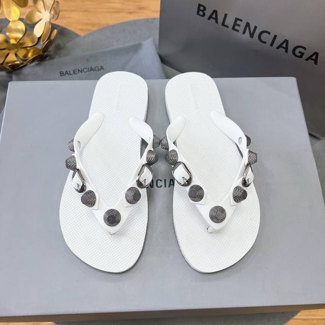 Factory P Price Yuan Balenciaga Parisian Family Net Celebrity Round Head Rivet P