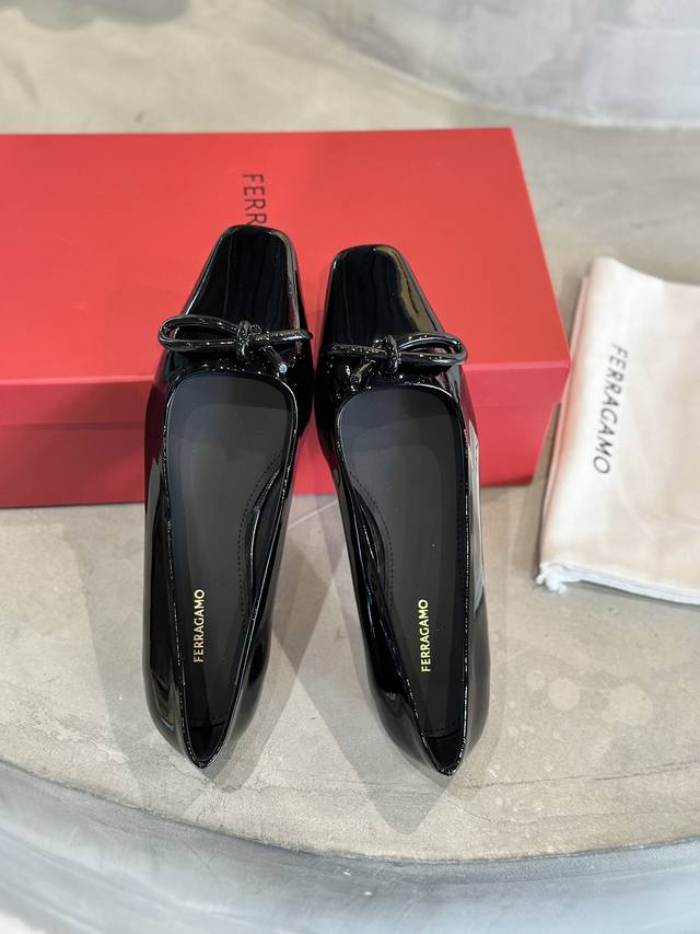 Factory Price Ferraga*O New Version Vara Asymmetrical Knotted Ballet Flats If Yo