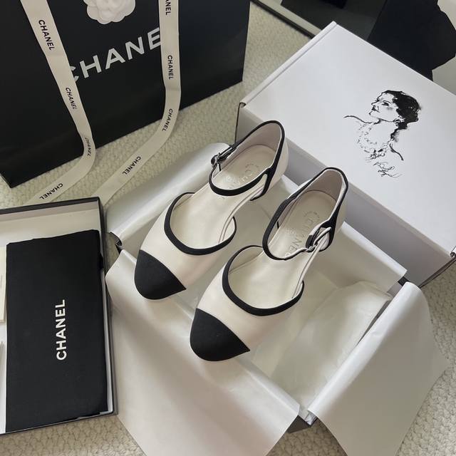 chane* 25 The Most Popular Splicing And Color Matching Hollow Sandals In Earl