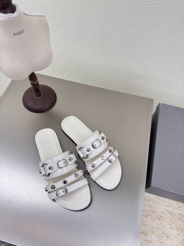 balenciag Flat Motorcycle Style Rivet Slippers White Fabric Butter Leather La