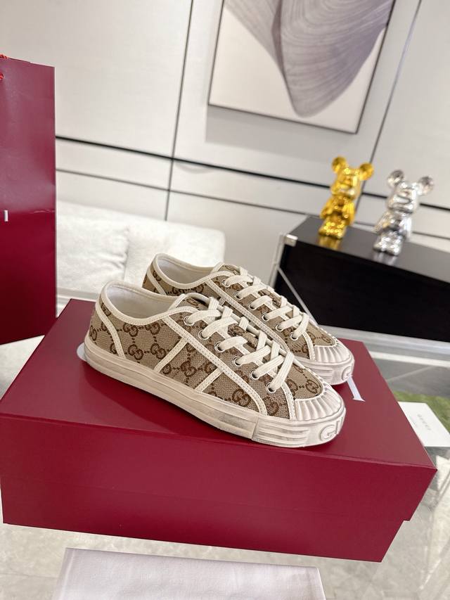 Couple's Gucci Gg Canvas Shoes, White Shoes, Casual Shoes This Pair Of Sneakers