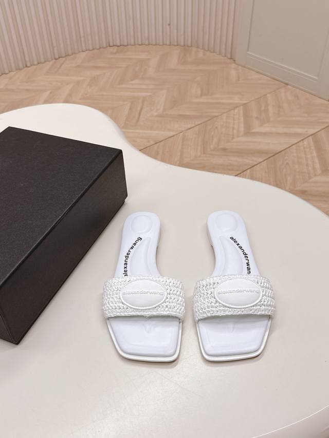 Alexander Wang Slippers Are A Must-Have For Casual Wear. Concave And Convex Mass