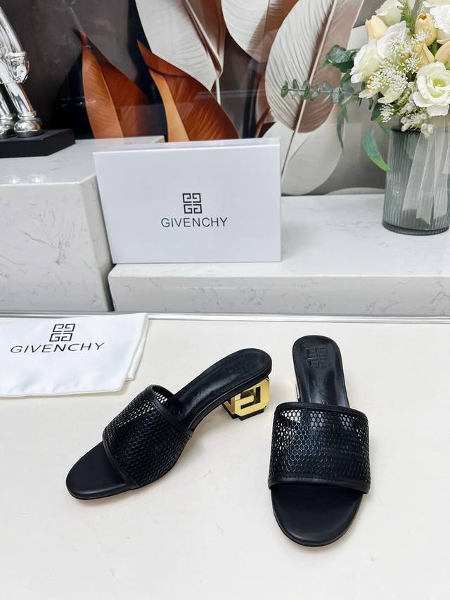 Givenchy 2005 Thick Heel Slippers Are Stylish And Fashionable. Fashionable Sanda