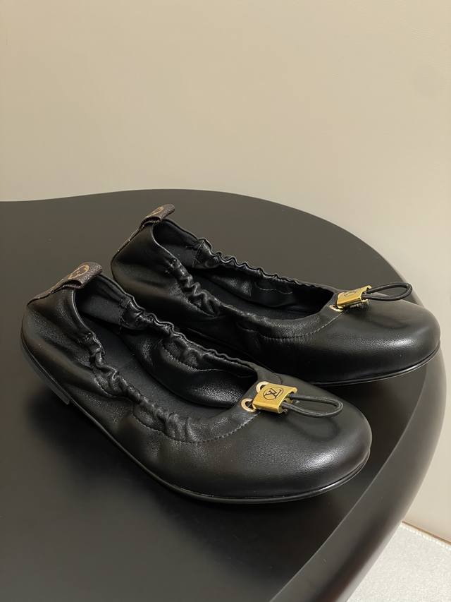 25Ss New Louis Vuitton Lv Nolita Ballet Flats With Metal Buckle And Elastic B