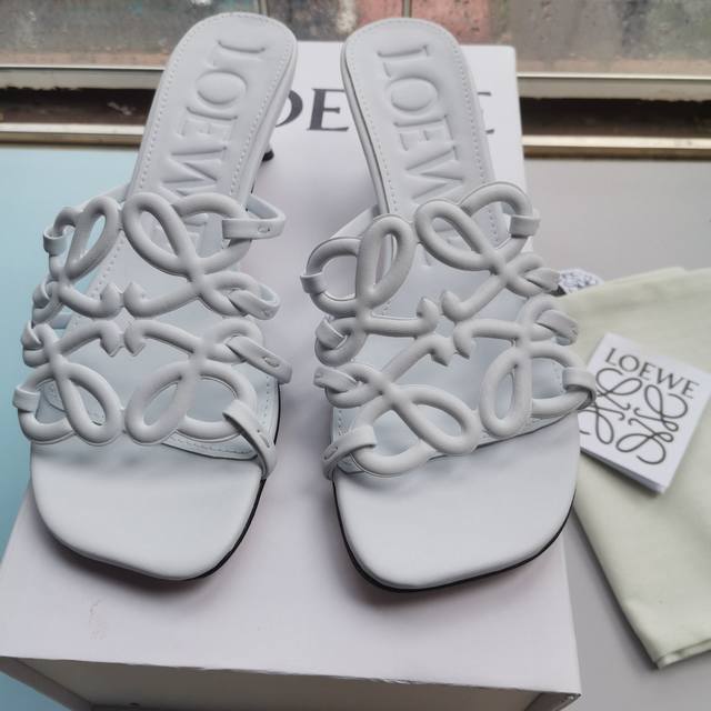 2025 The Latest Loewess Summer Limited Hollow Slippers Are So Beautiful. High