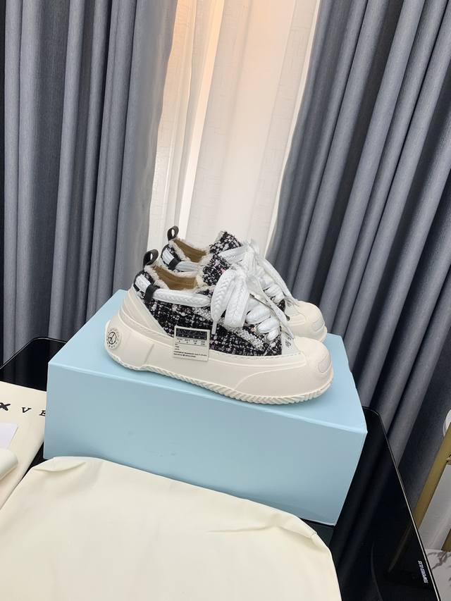 Does Not Come With Colored Shoelaces, Comes With 6 Pairs Of Colored Shoelaces Xv