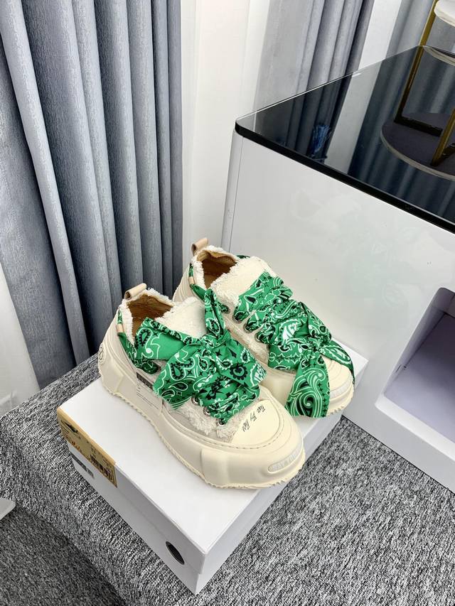 Does Not Come With Colored Shoelaces, Comes With 6 Pairs Of Colored Shoelaces Xv