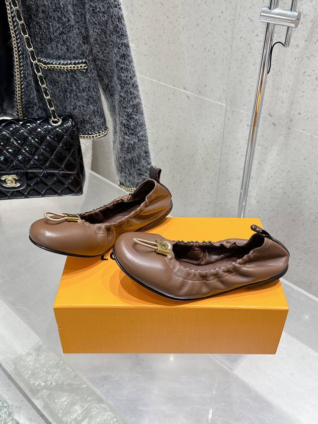 Top Version Louis Vuitton 25 Spring And Summer Lock Buckle Egg Roll Shoes Ballet