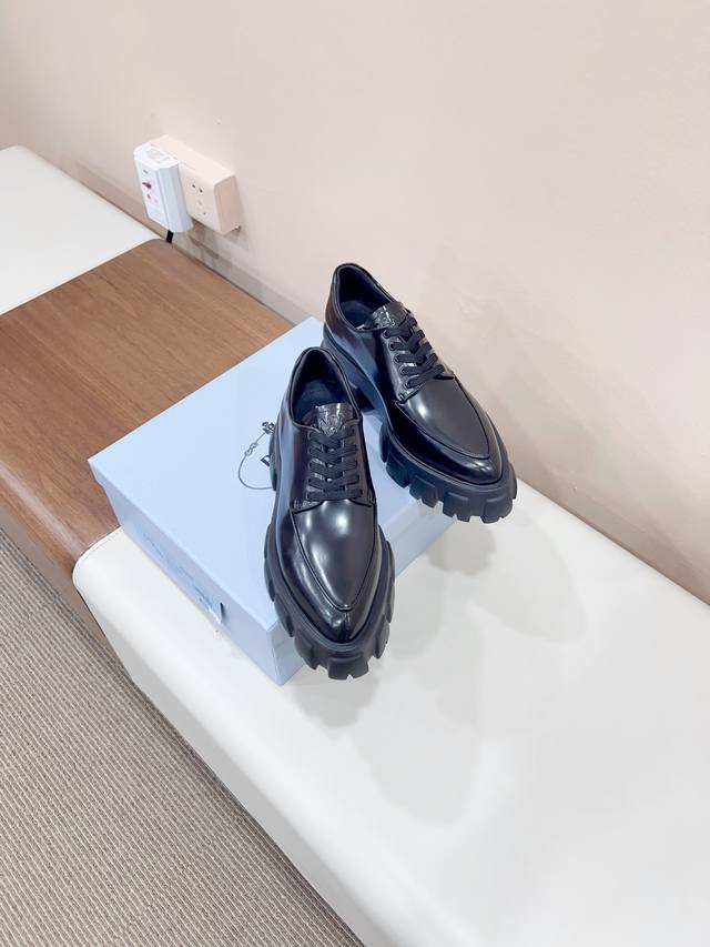 Instant Price: Certified This Avant-Garde And Chic Loafer Interprets The Duality
