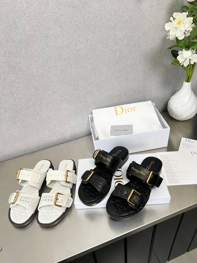 Price: P 2025 Dior's Latest Lazy Women's Slippers. Real Photos. The Hollow Upper