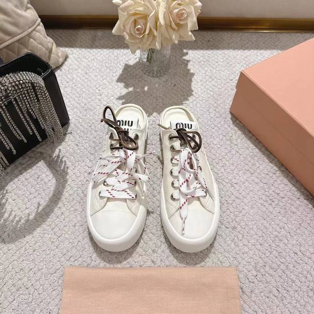 Miu Miu Spring And Summer Catwalk Style Biscuit Shoes Closed Toe Sneakers Simple