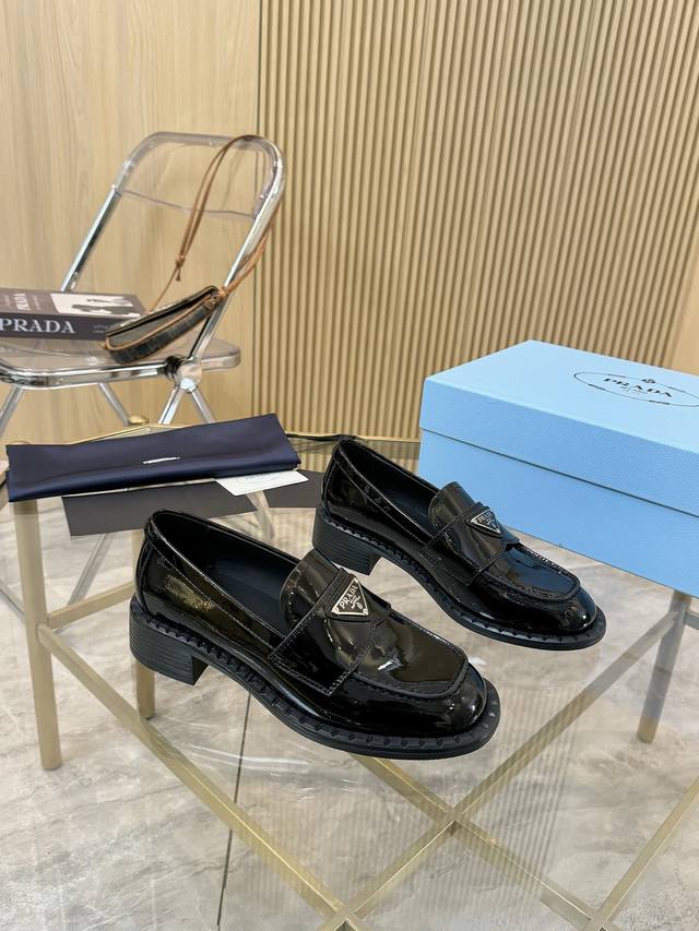 prada's New Spring And Summer Women's Wear Is So Beautiful. Anita Will Contin