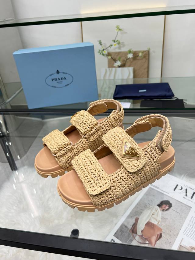 2670Sprada's Hottest Thick-Soled Sandals Are The Latest Spring And Summer Saw