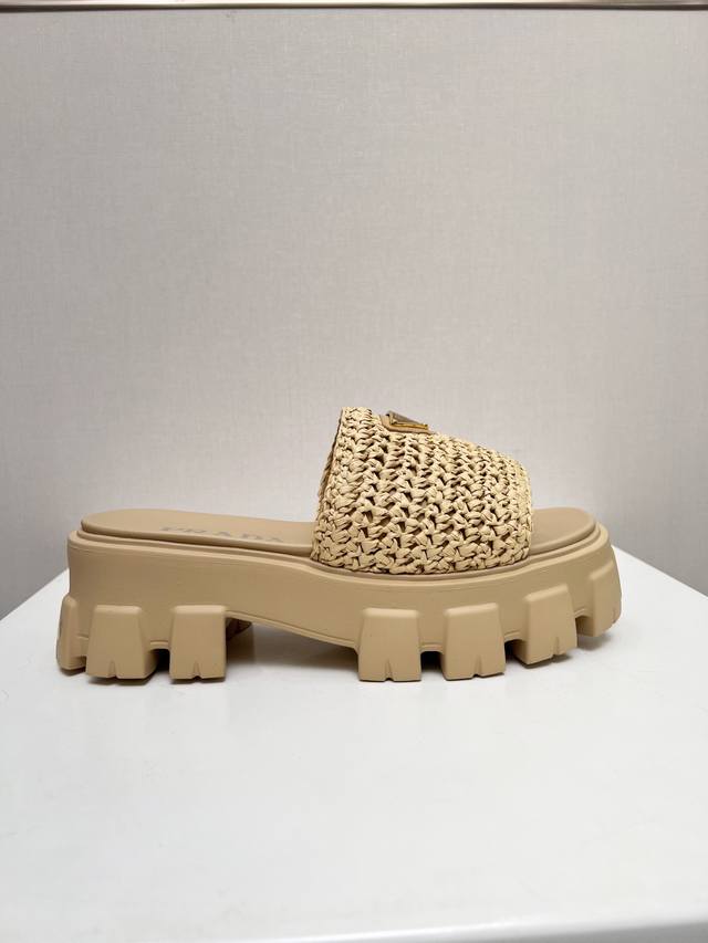 prada Super Hot Thick-Soled Sandals Are Super Hot. The Latest Spring And Summ