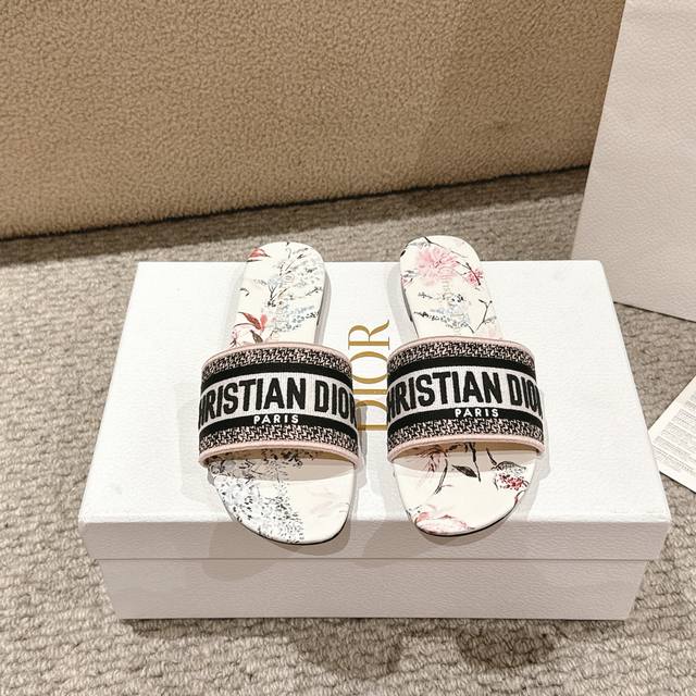 Purchasing Level New Colorway The Classic Dway Sandal Is A Classic Piece Decorat