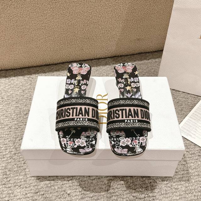 Purchasing Level New Color Dior Logo Computer Embroidered Canvas Flat Slippers C